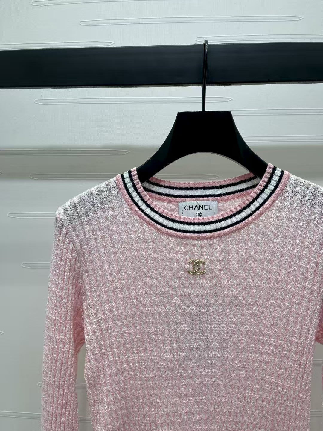 Contrast color knitted round neck long sleeves!