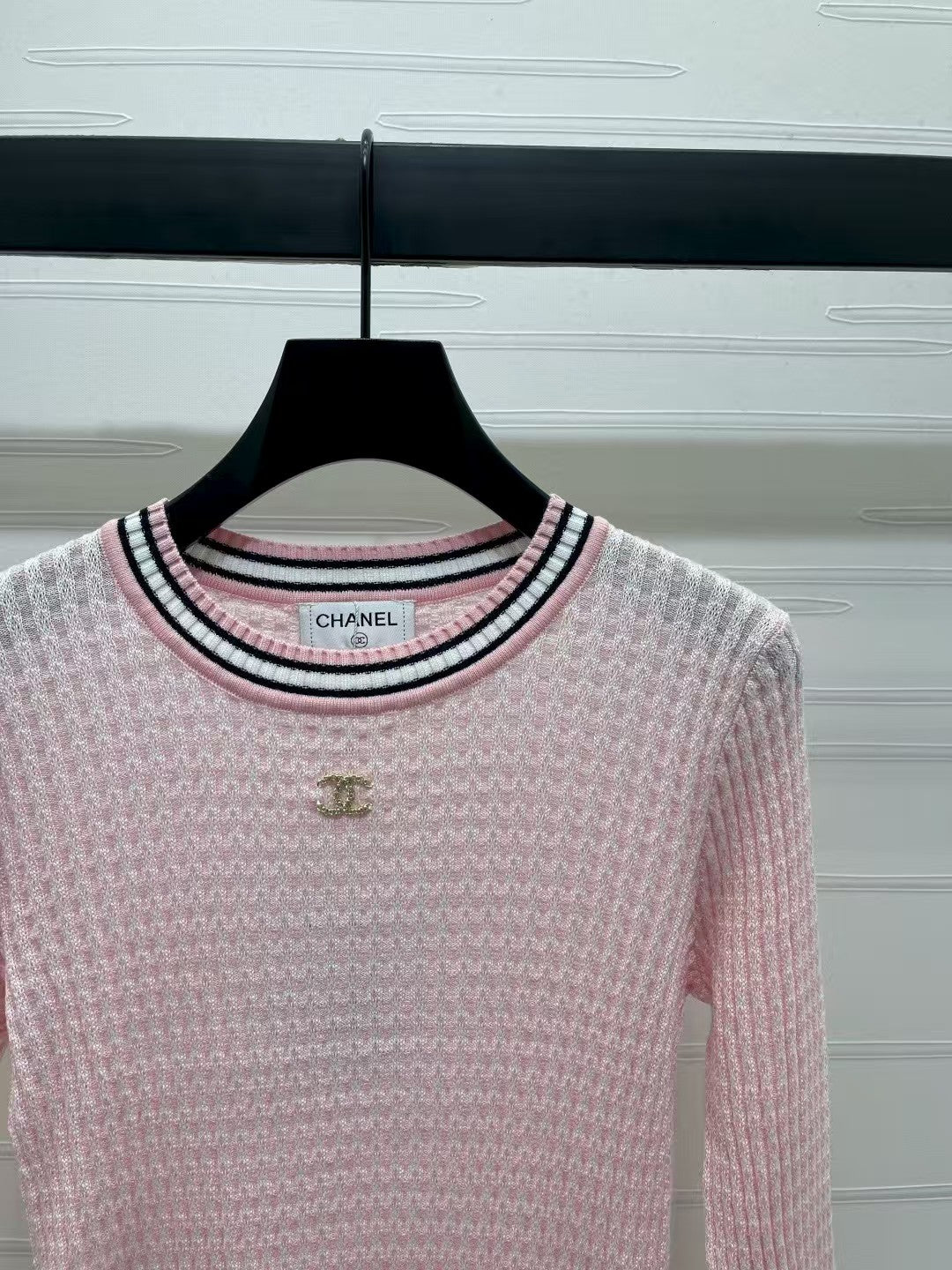 Contrast color knitted round neck long sleeves!