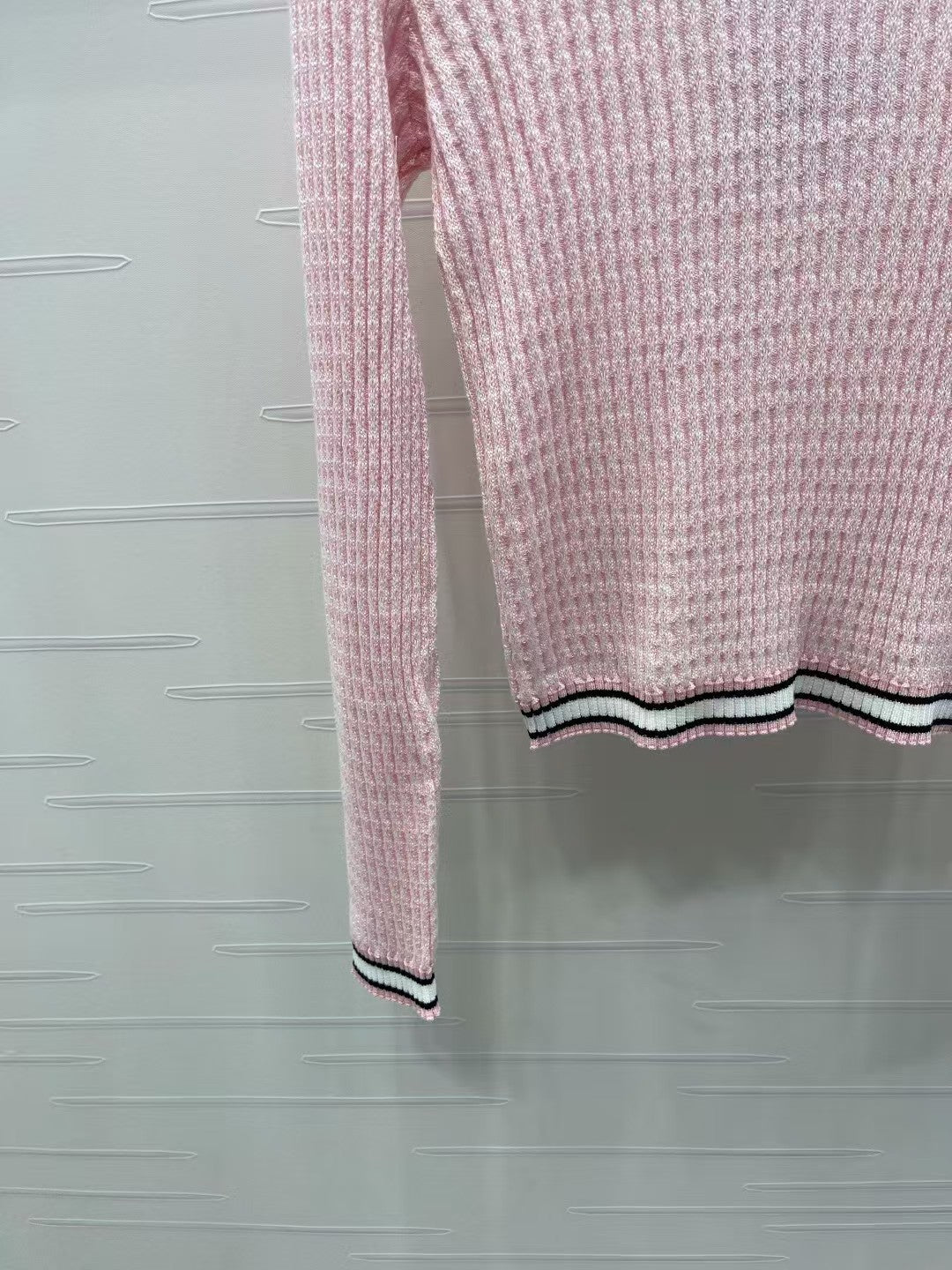 Contrast color knitted round neck long sleeves!