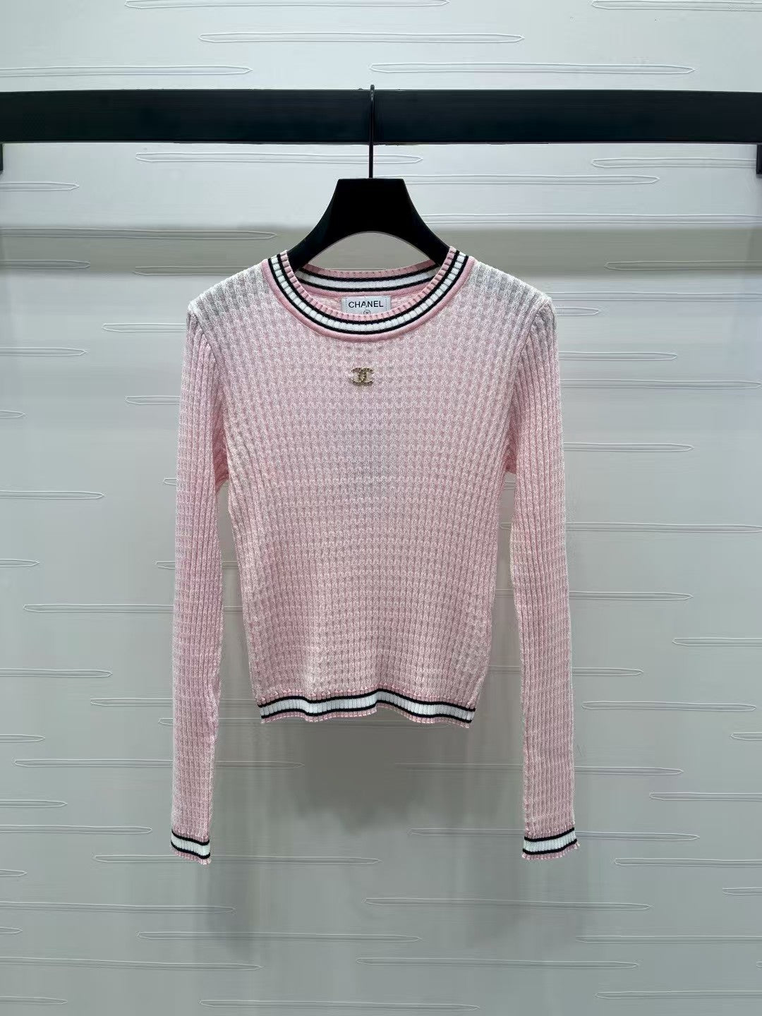 Contrast color knitted round neck long sleeves!