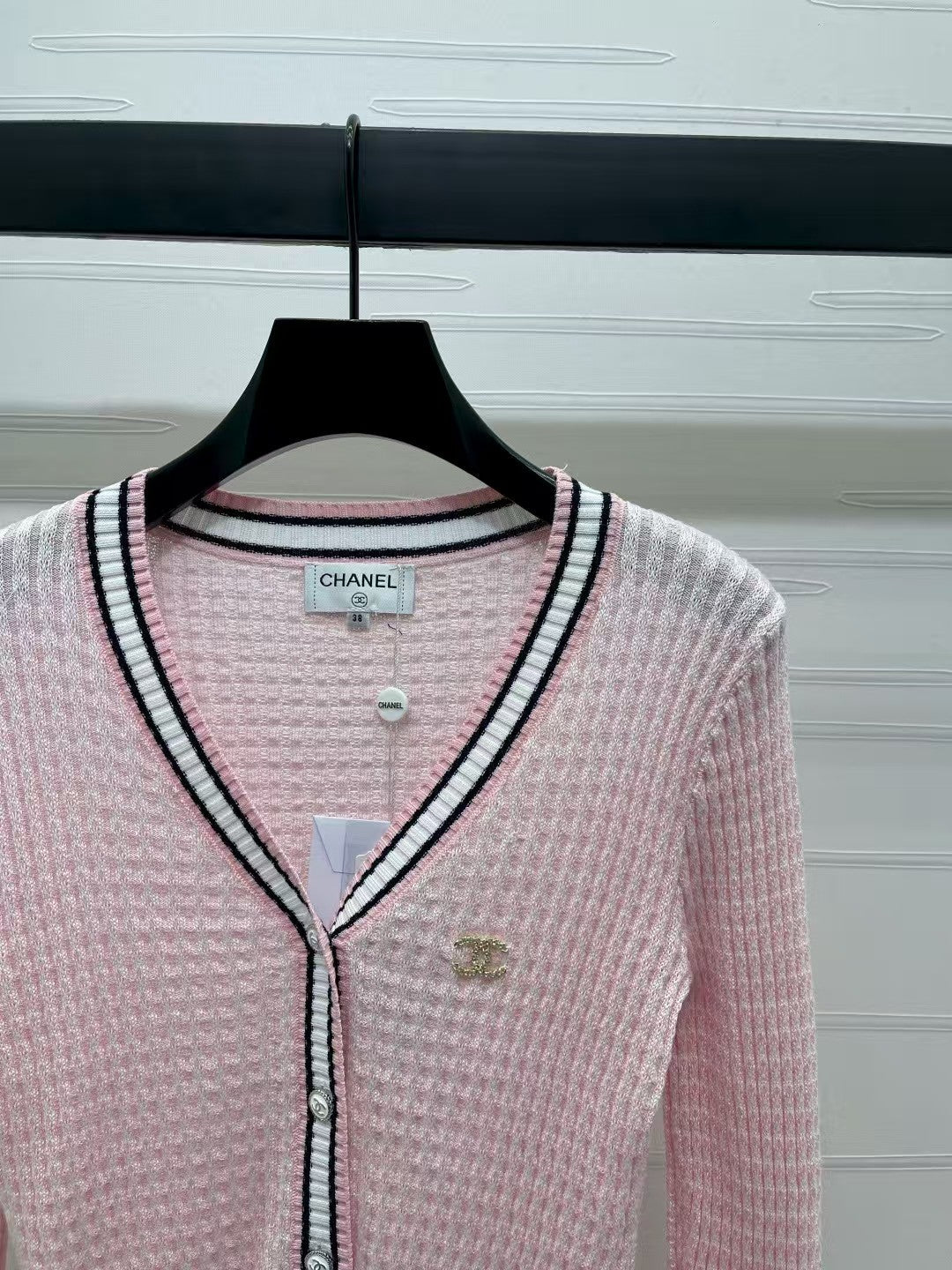 V-neck knitted long-sleeved cardigan