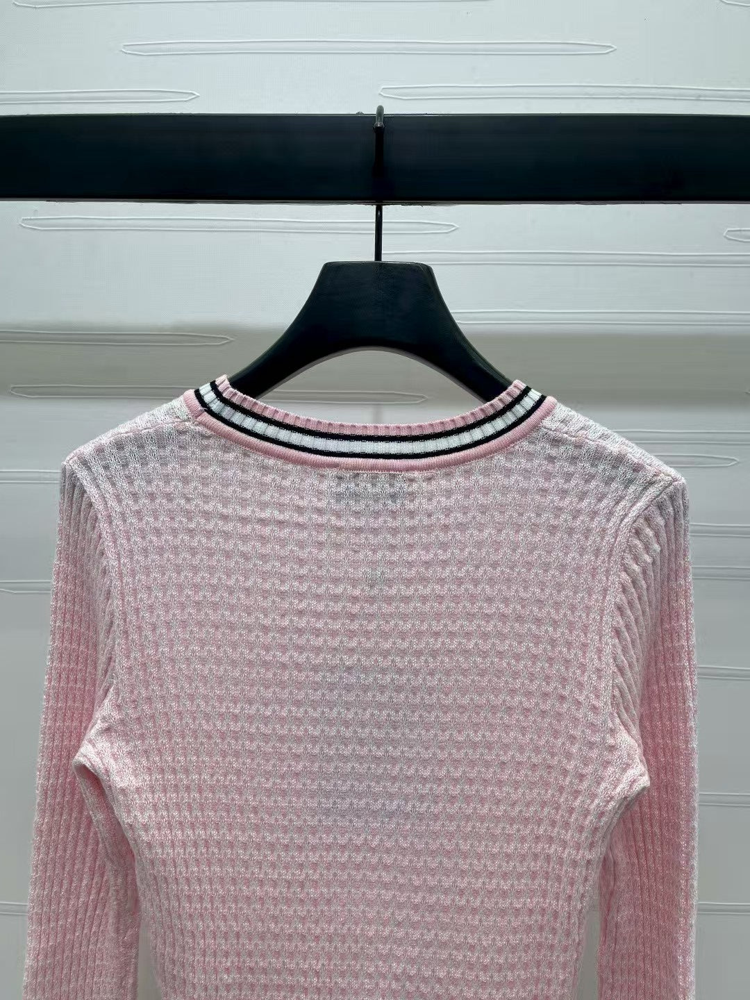 Contrast color knitted round neck long sleeves!