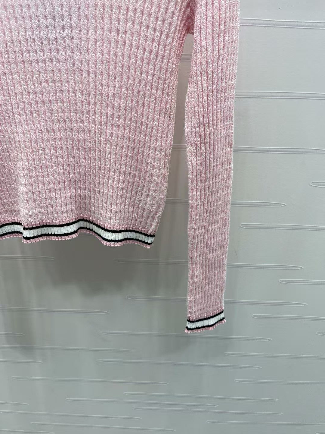 Contrast color knitted round neck long sleeves!