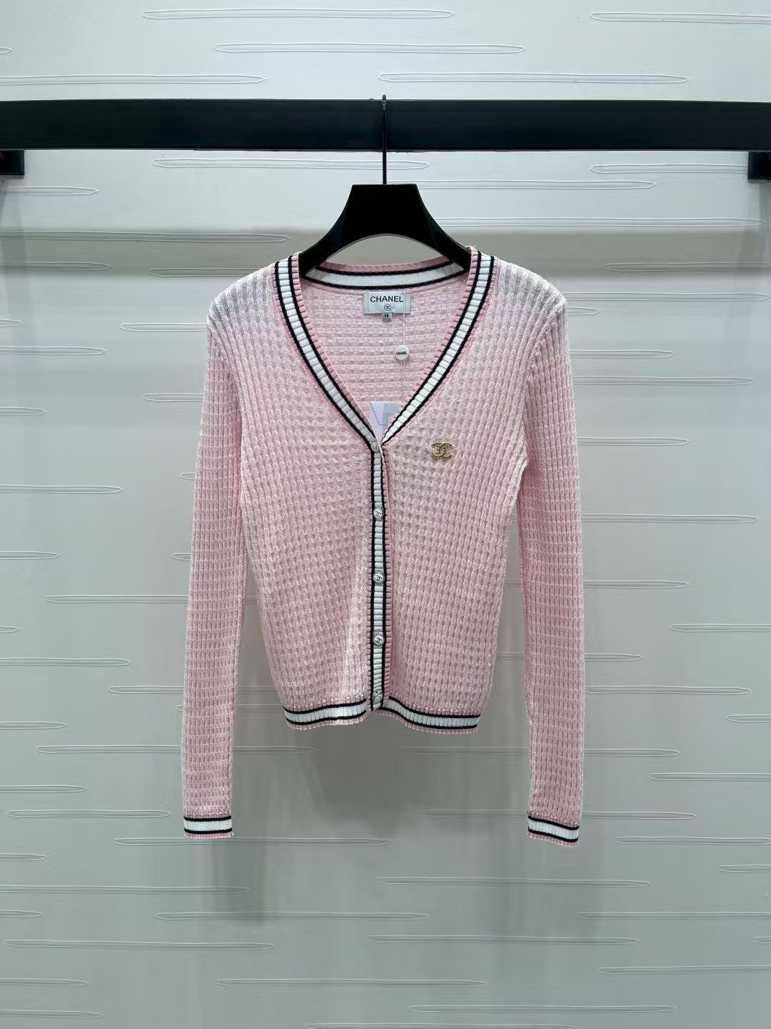 V-neck knitted long-sleeved cardigan