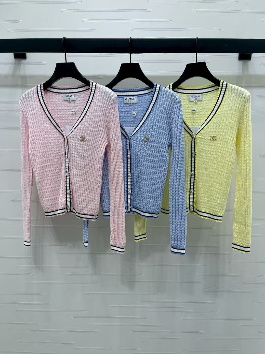 V-neck knitted long-sleeved cardigan