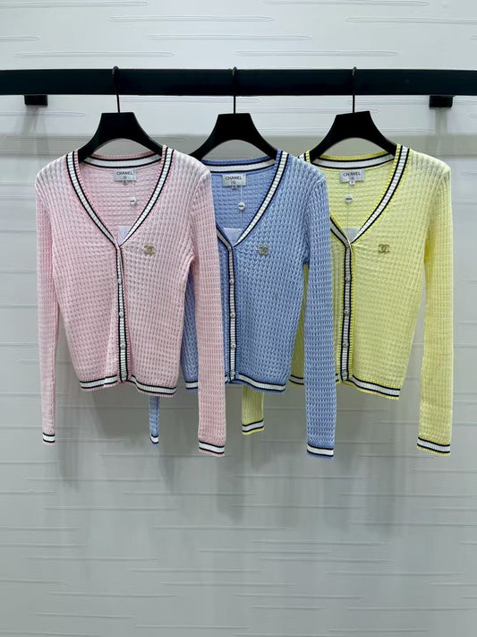 V-neck knitted long-sleeved cardigan