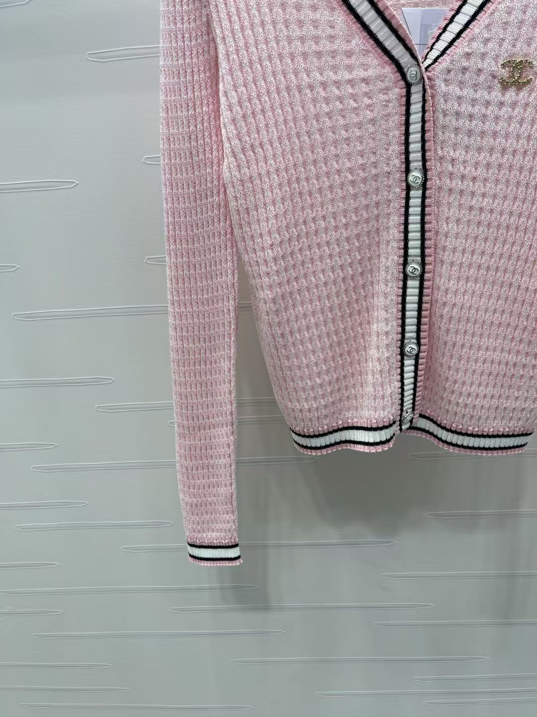 V-neck knitted long-sleeved cardigan