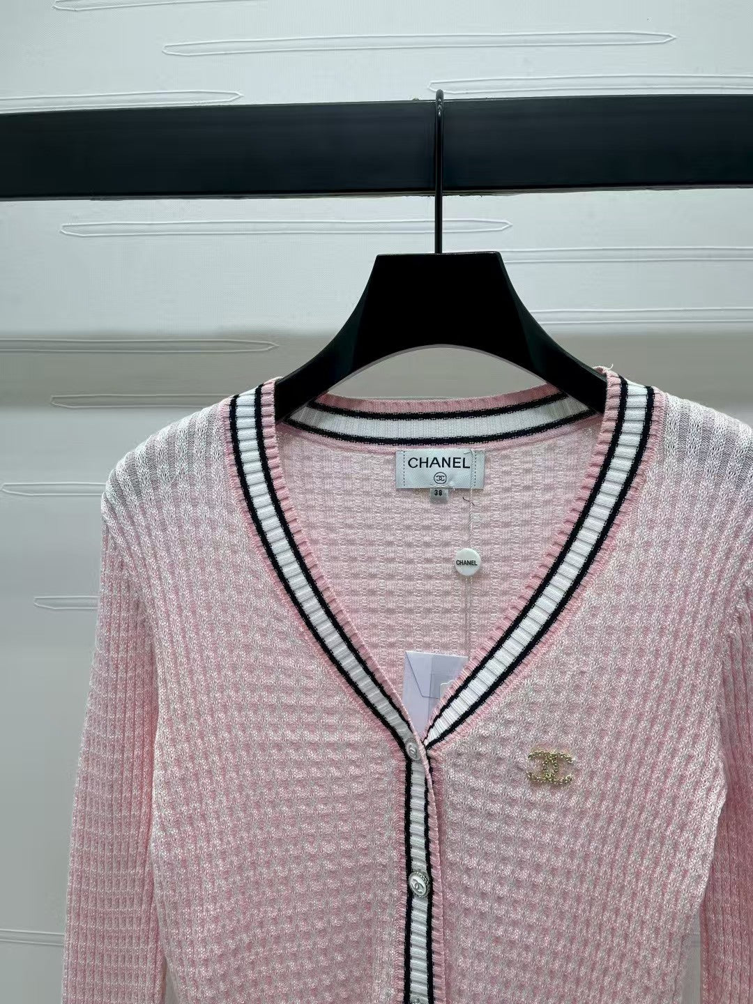 V-neck knitted long-sleeved cardigan