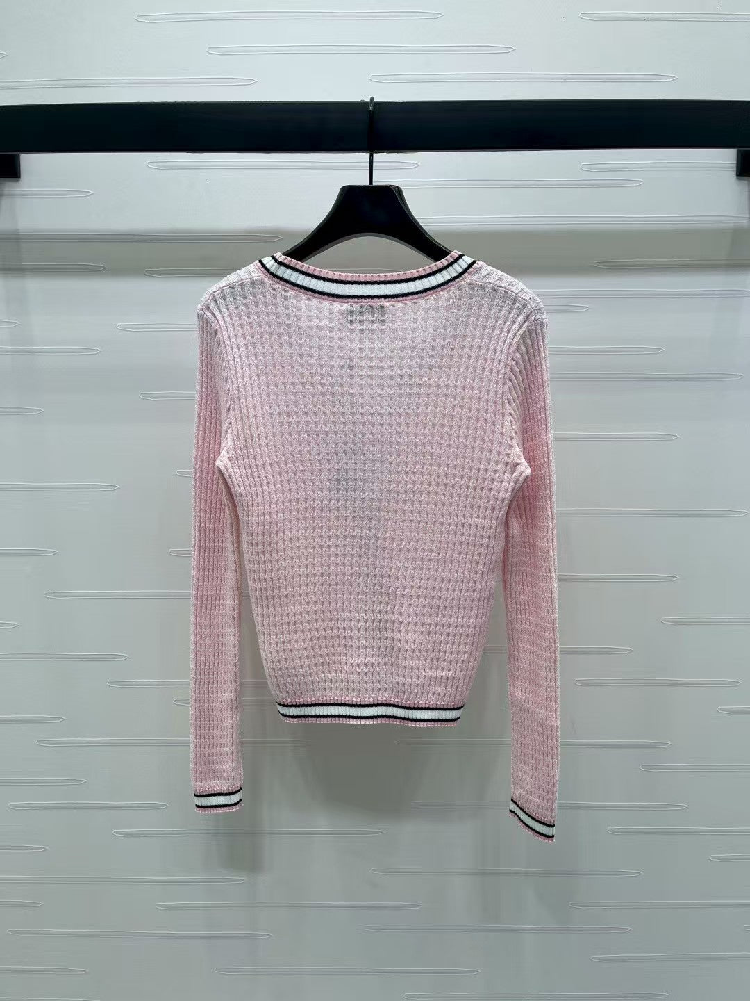 V-neck knitted long-sleeved cardigan