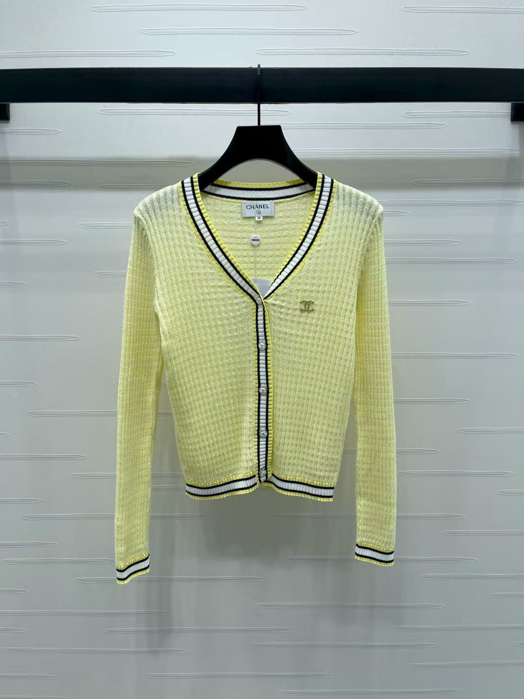 V-neck knitted long-sleeved cardigan