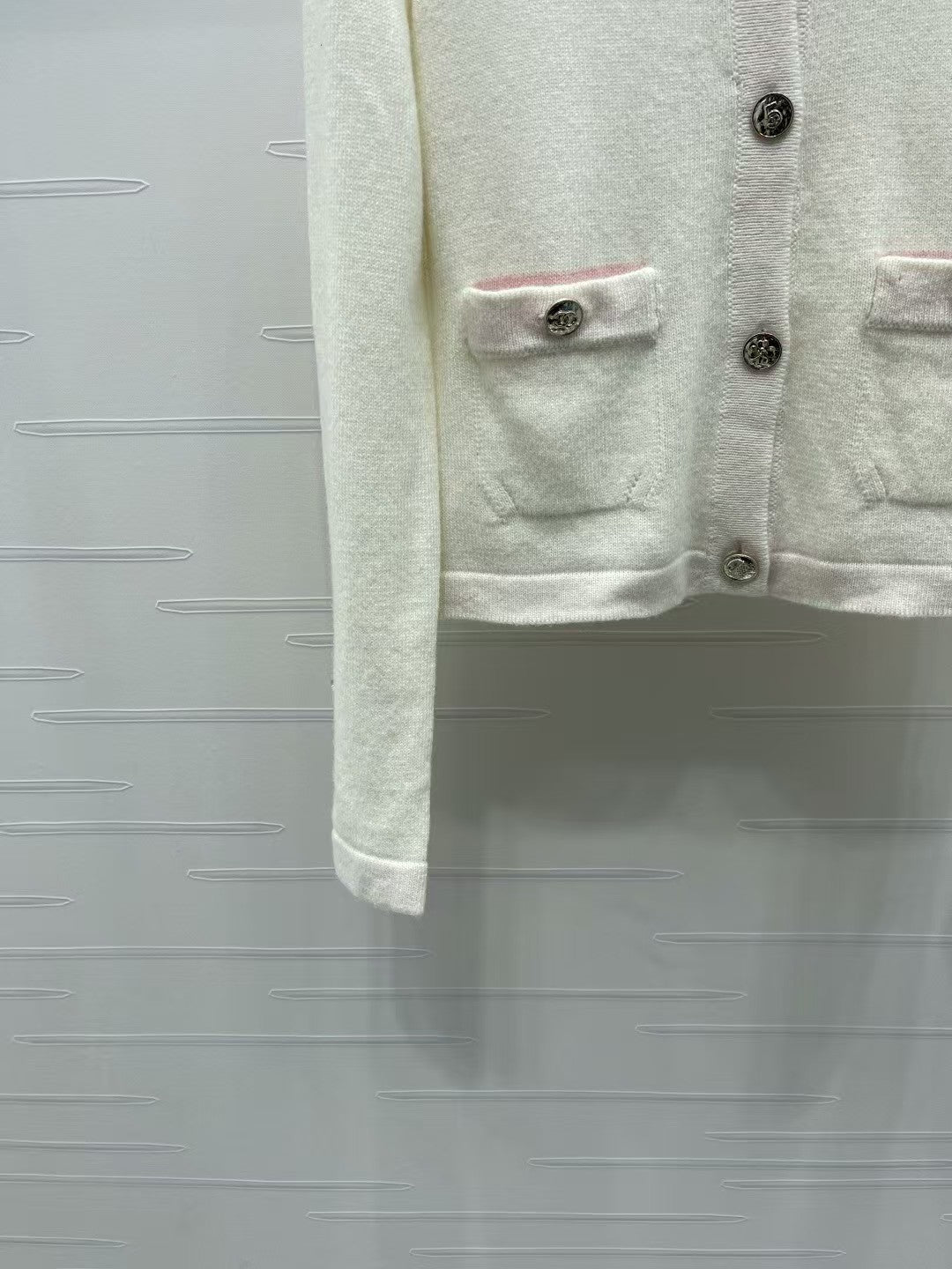 Double pocket knitted crew neck long sleeve cardigan!