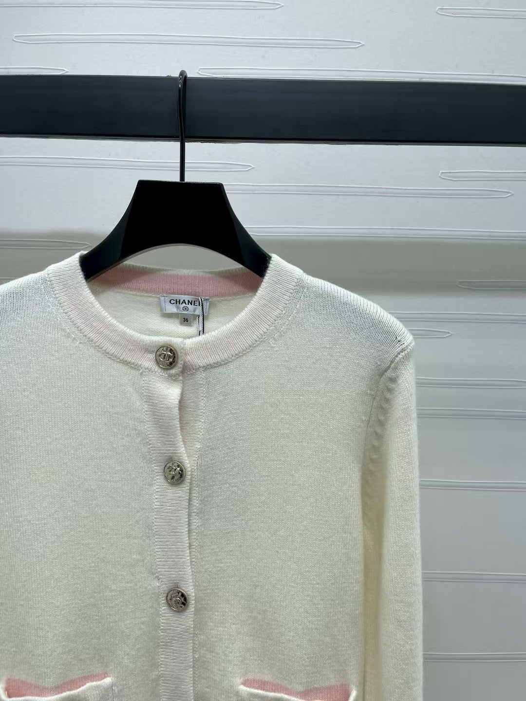 Double pocket knitted crew neck long sleeve cardigan!