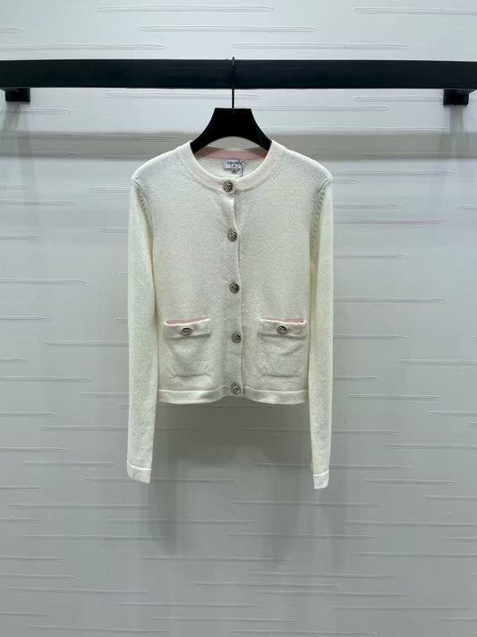 Double pocket knitted crew neck long sleeve cardigan!