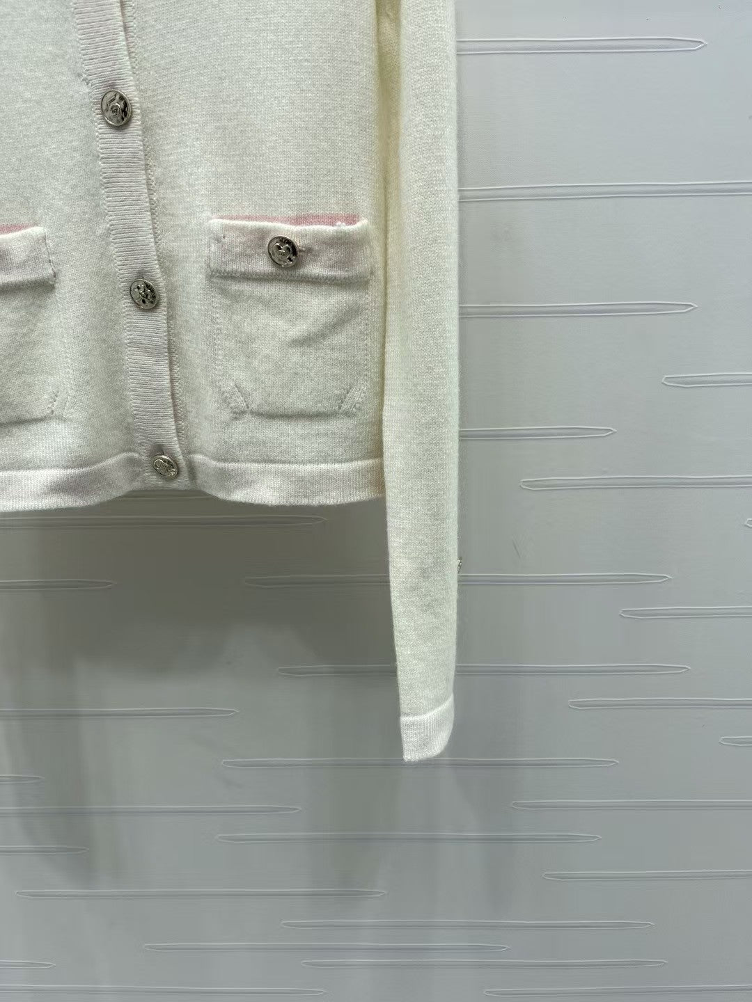 Double pocket knitted crew neck long sleeve cardigan!