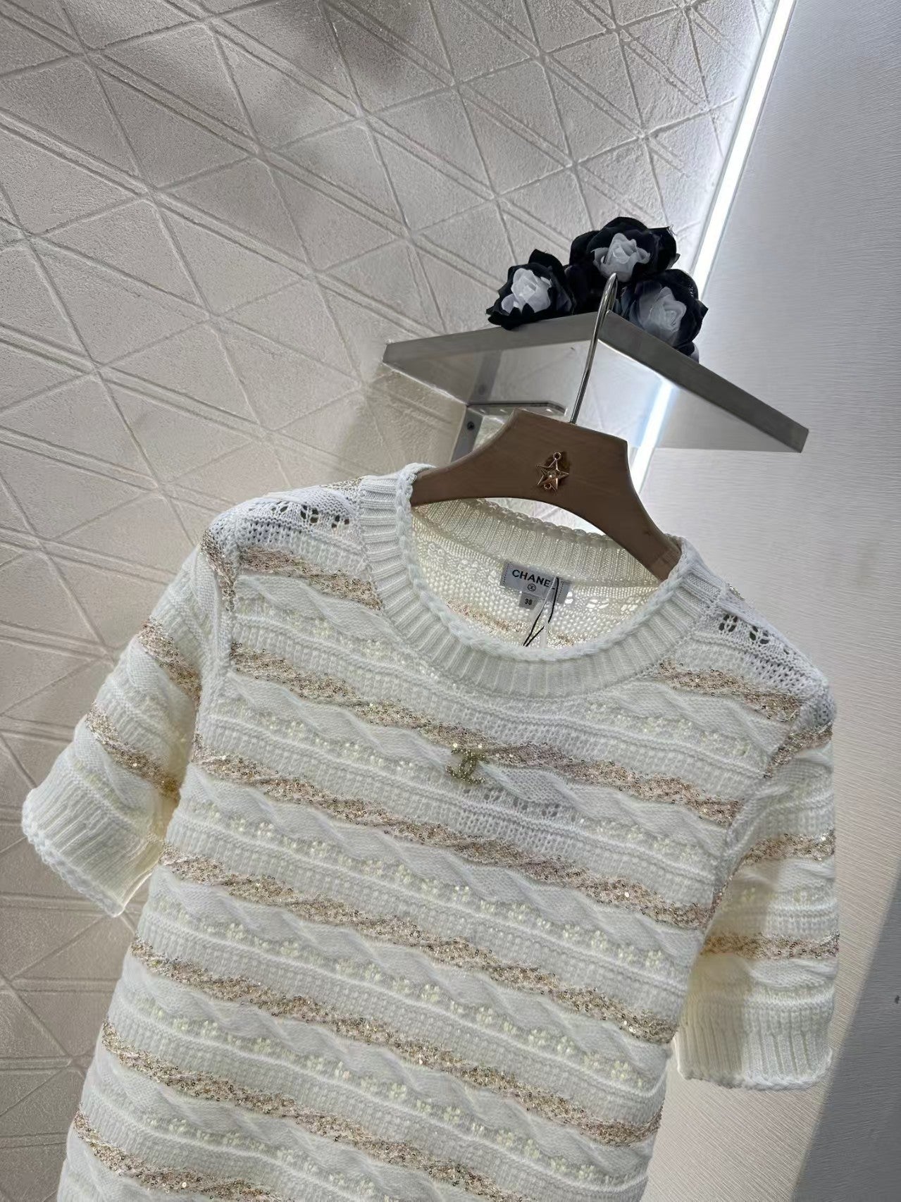 Sequined striped knit short sleeves