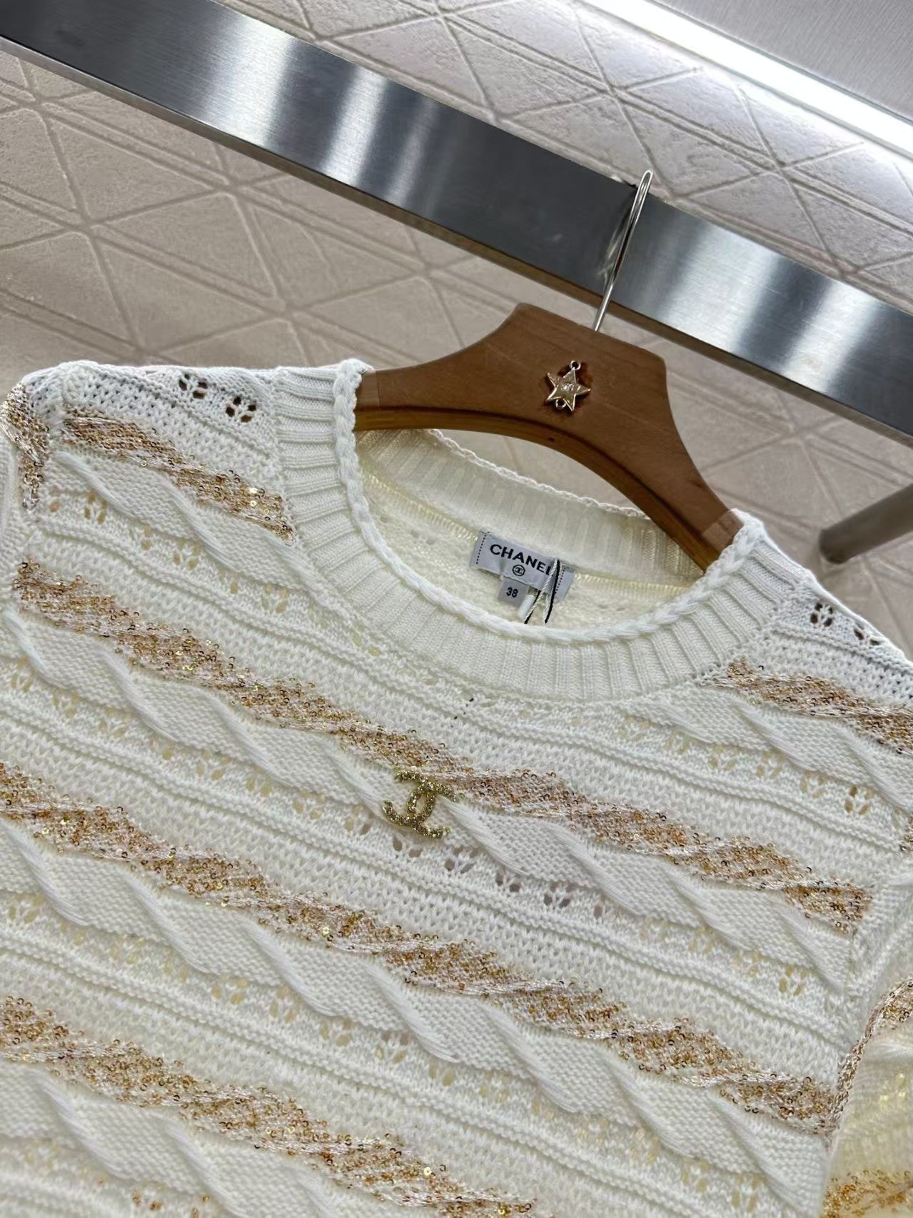 Sequined striped knit short sleeves