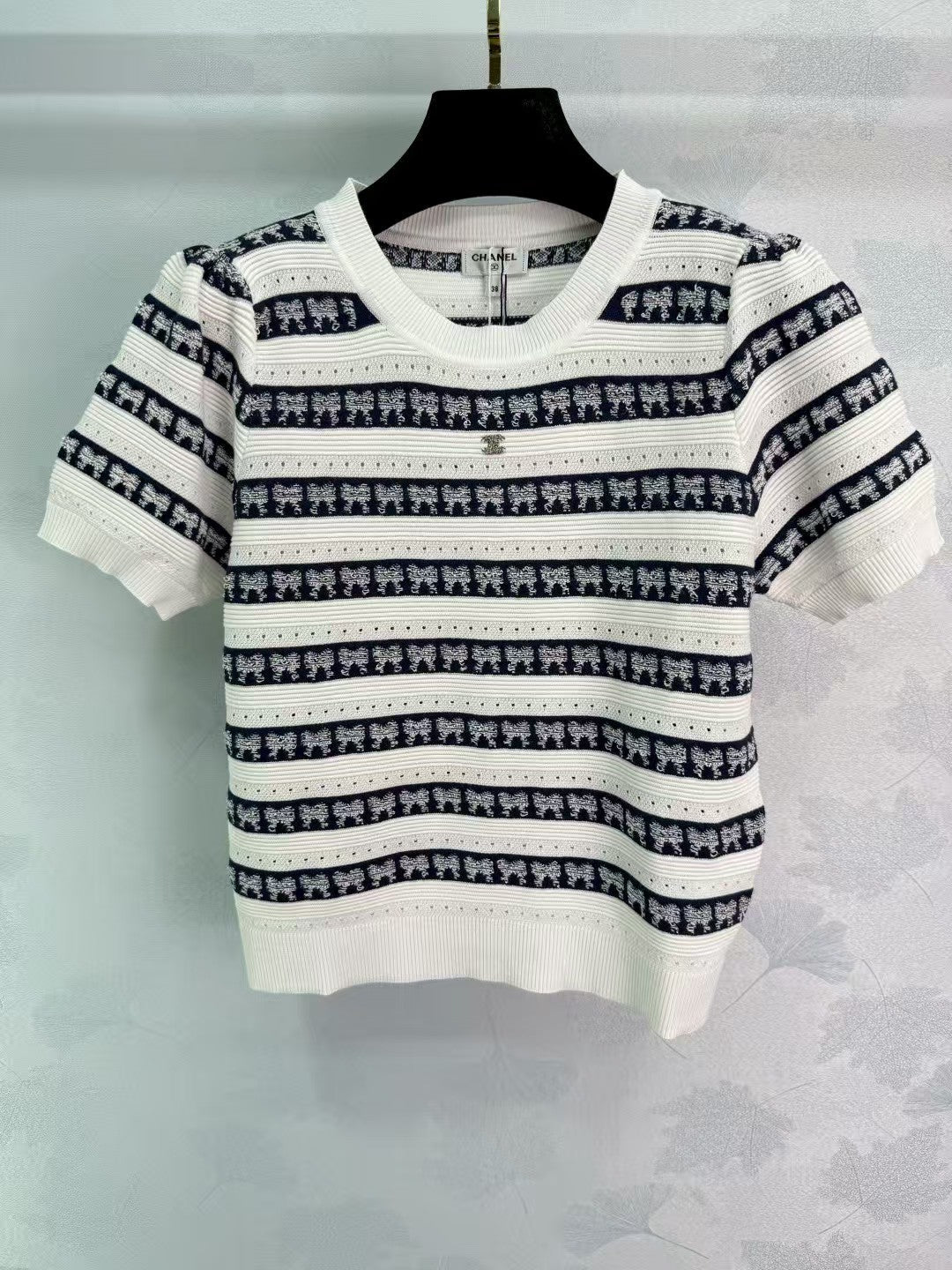 Logo pattern embellishment short sleeves