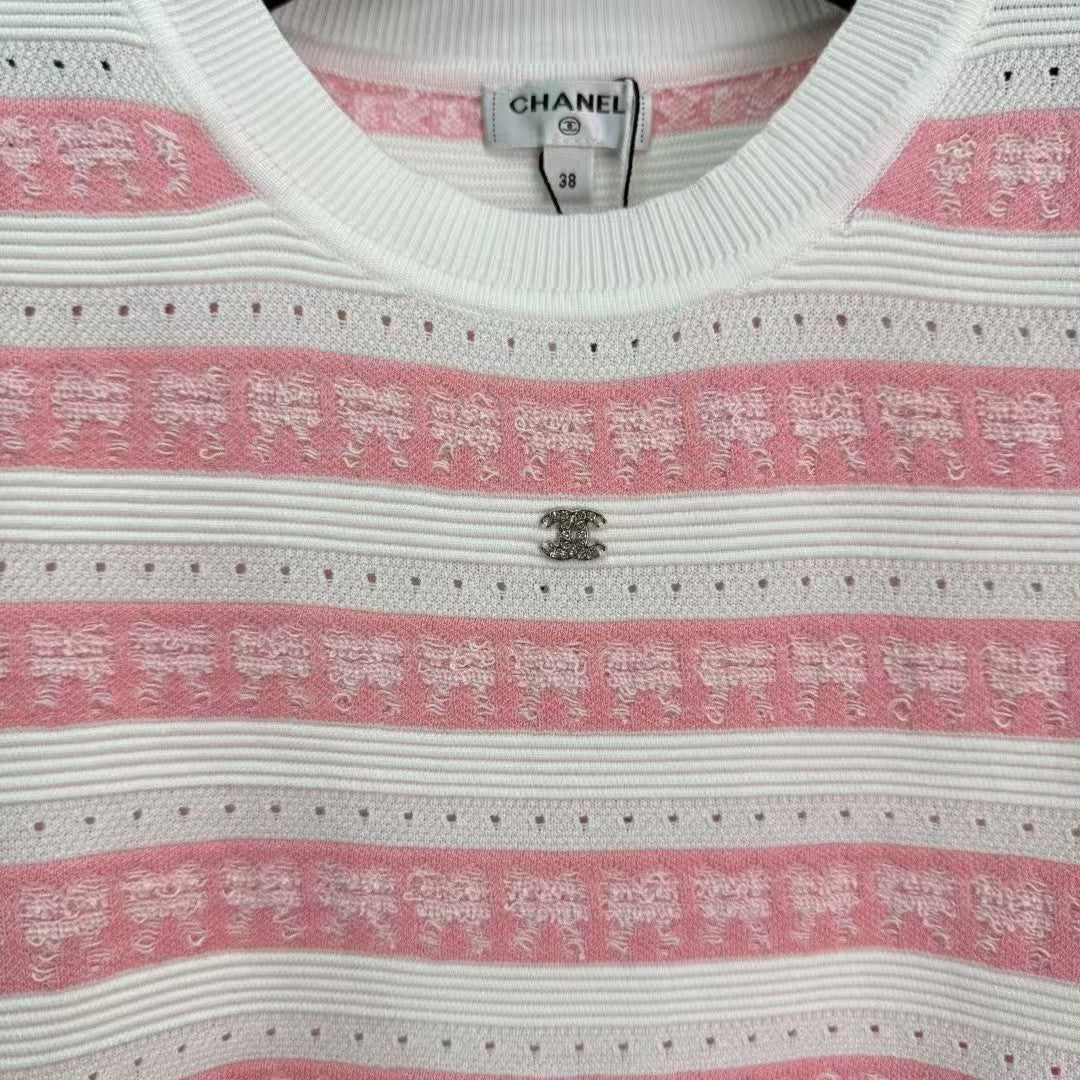 Logo pattern embellishment short sleeves