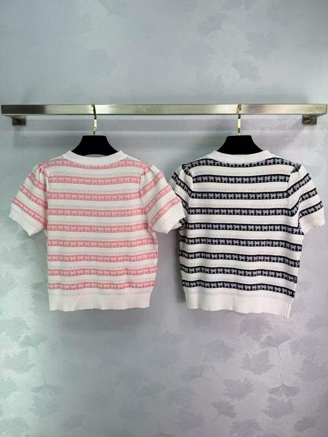 Logo pattern embellishment short sleeves