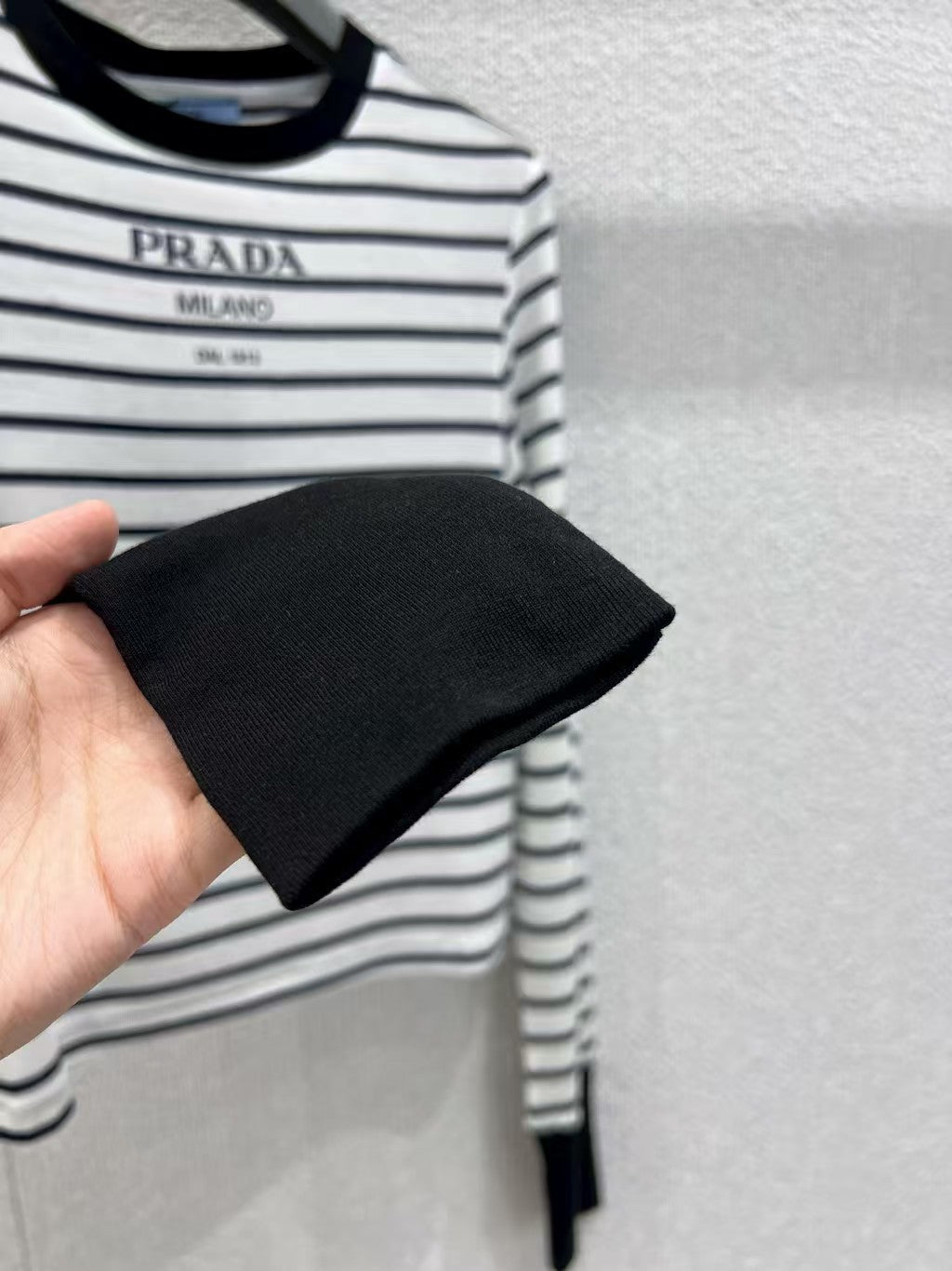 Contrast striped bottoming shirt