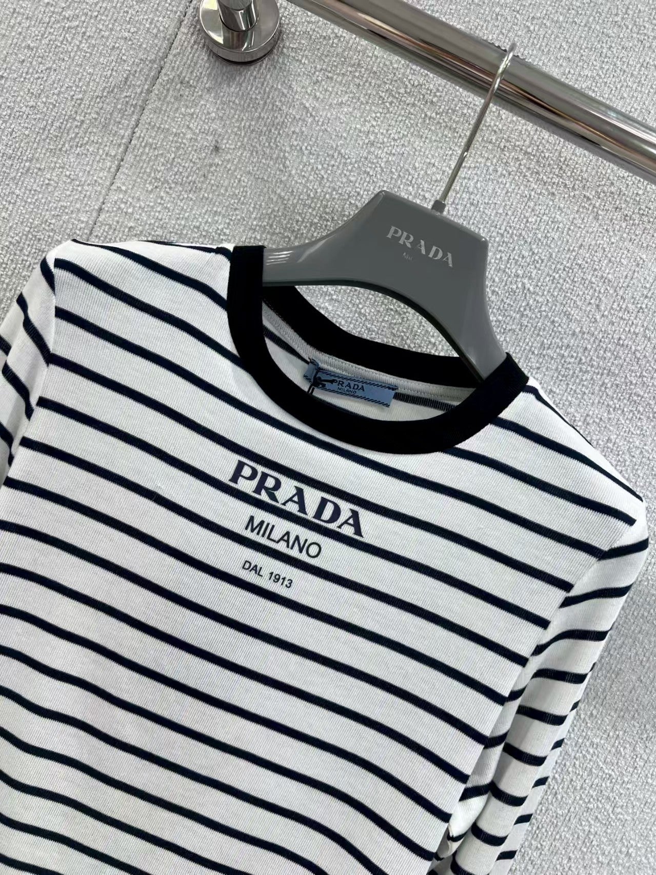 Contrast striped bottoming shirt