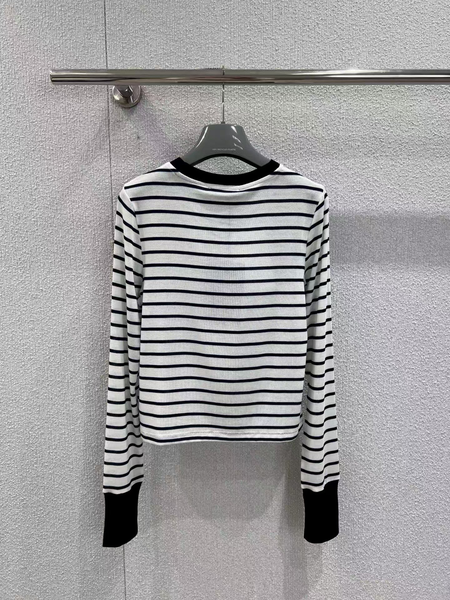 Contrast striped bottoming shirt