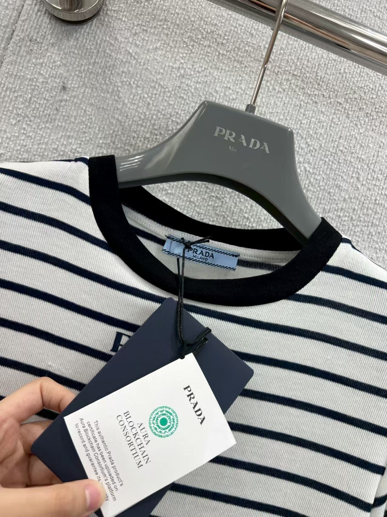 Contrast striped bottoming shirt