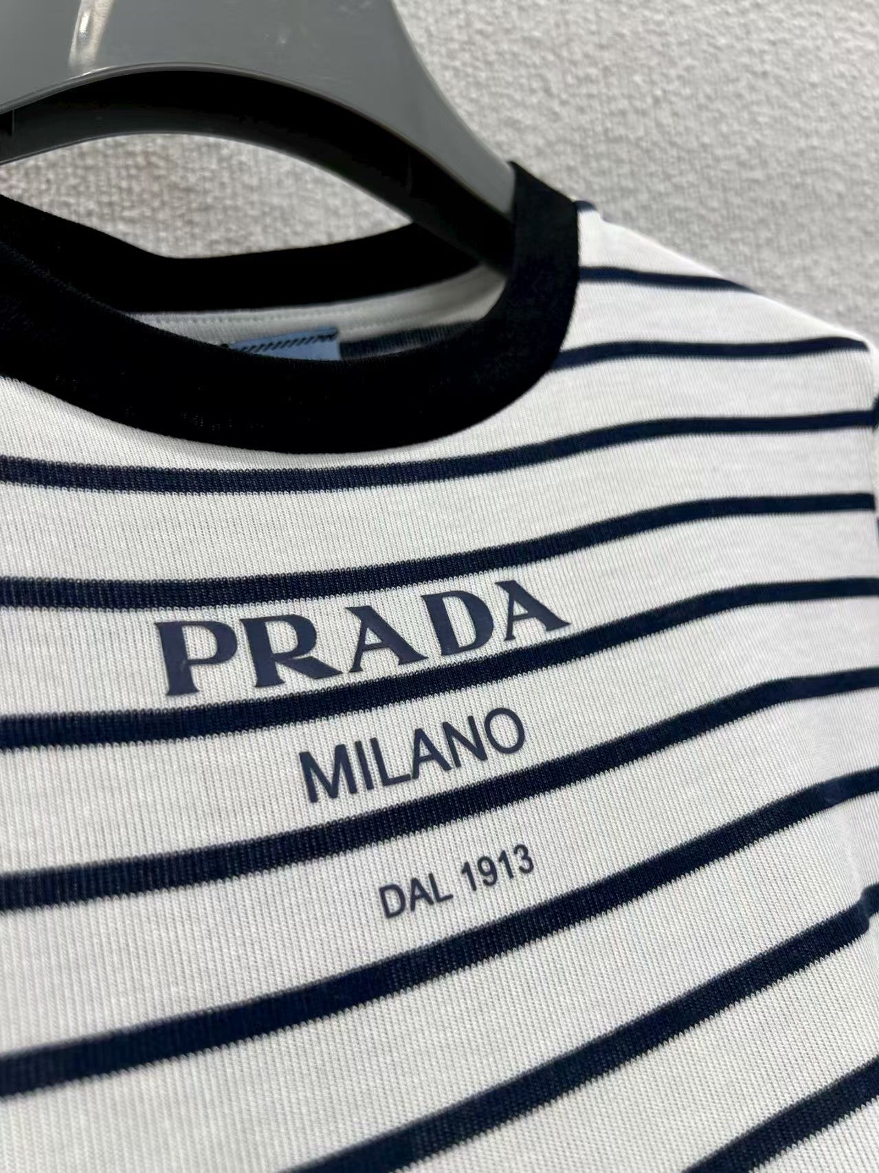 Contrast striped bottoming shirt