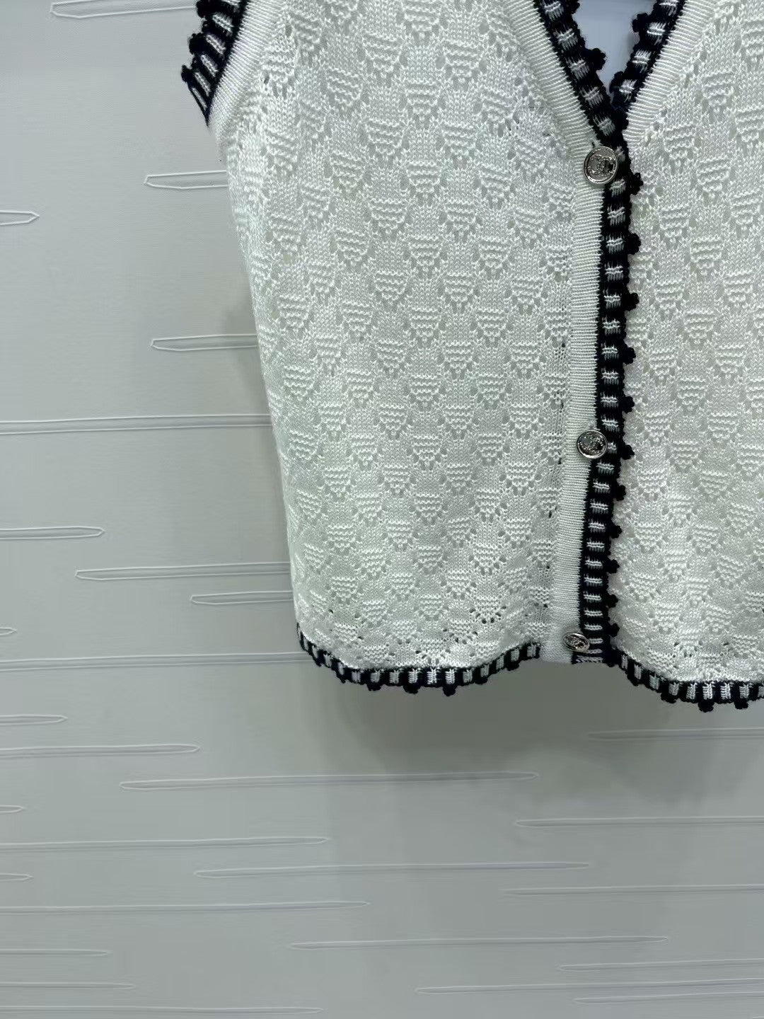 Lace-trimmed knitted vest