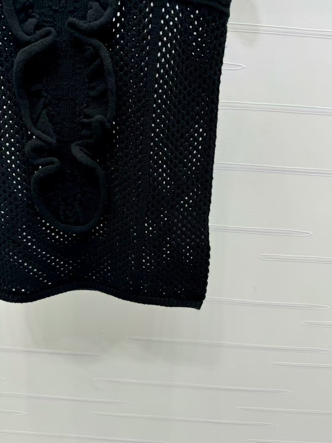 Hollow wave lace knitted vest