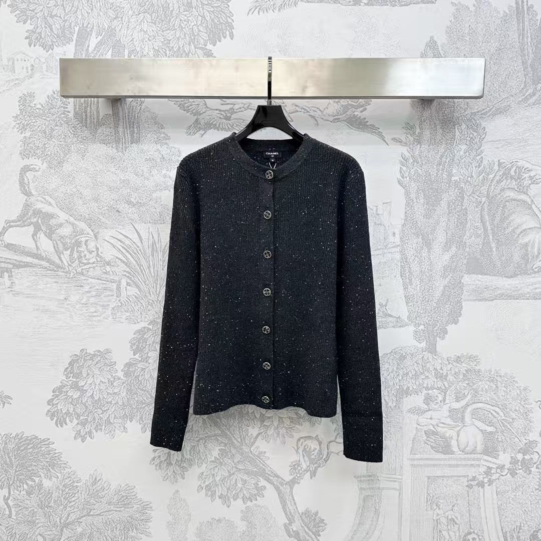 New round neck knitted cardigan