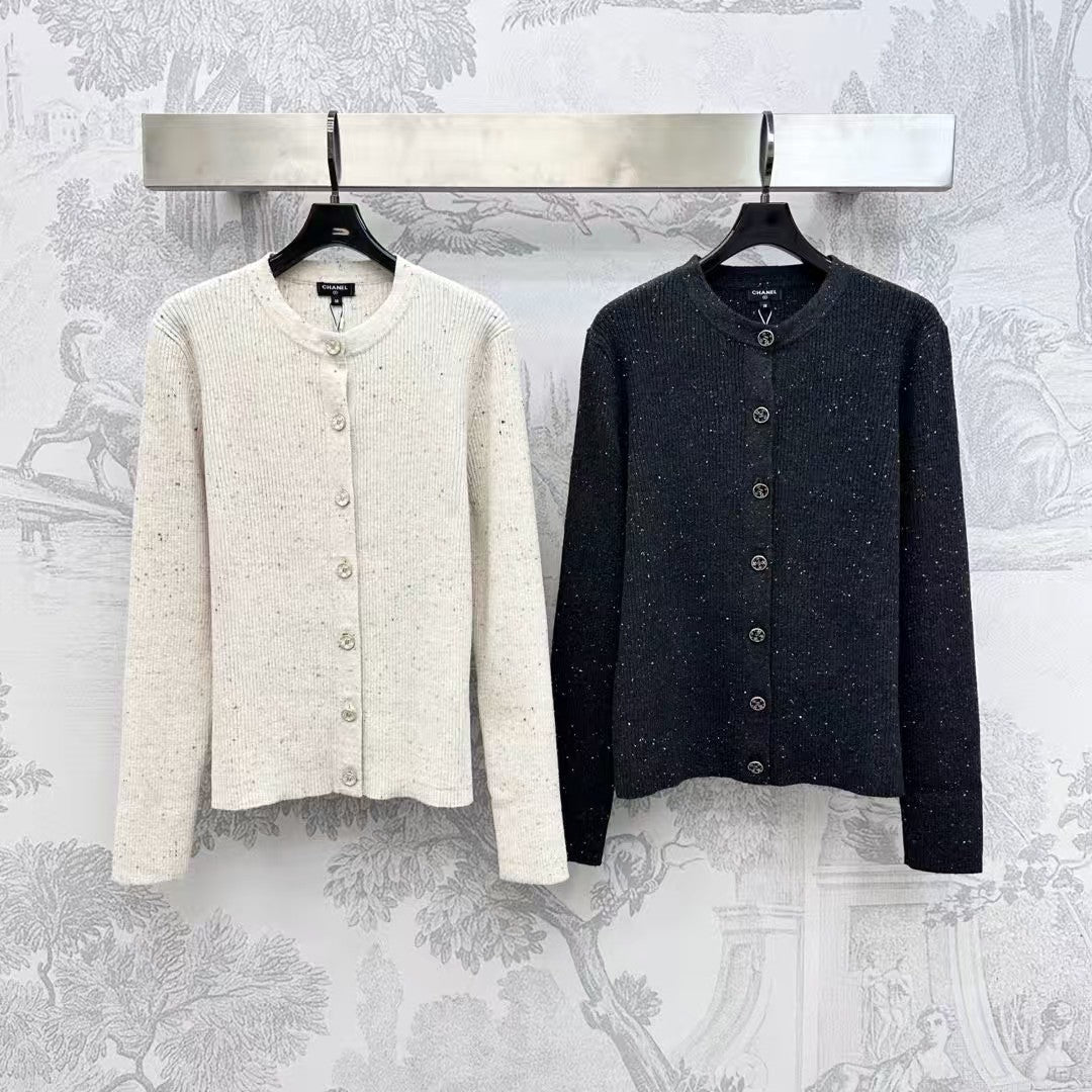 New round neck knitted cardigan