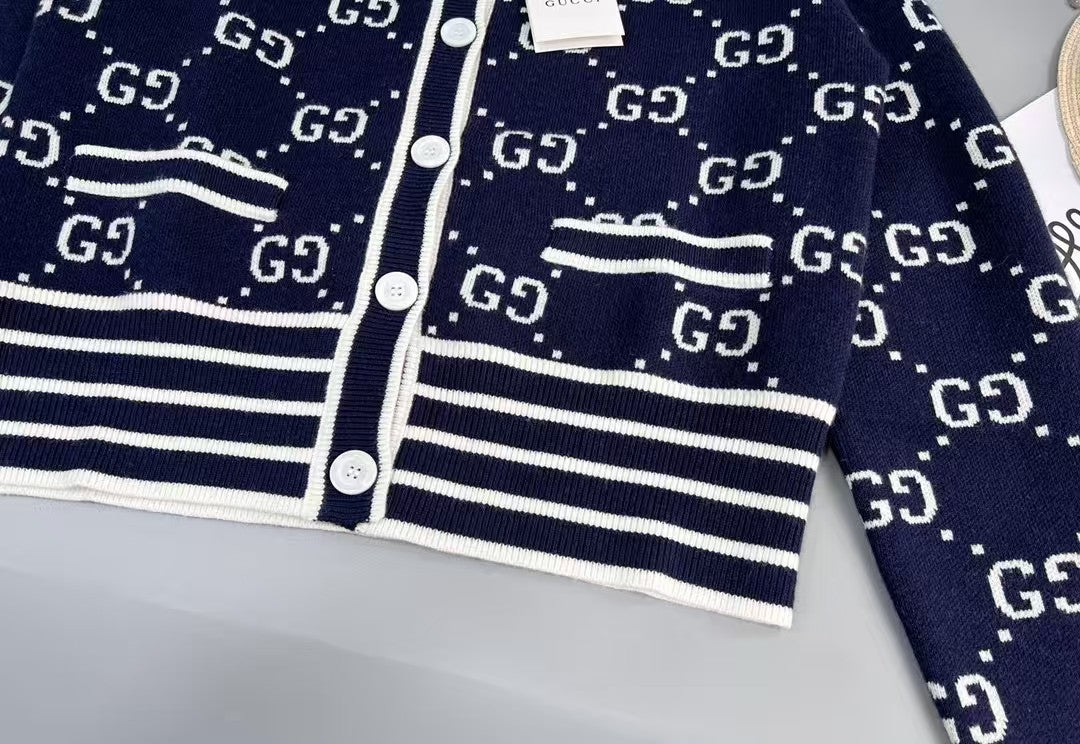 Contrast color long-sleeved cardigan