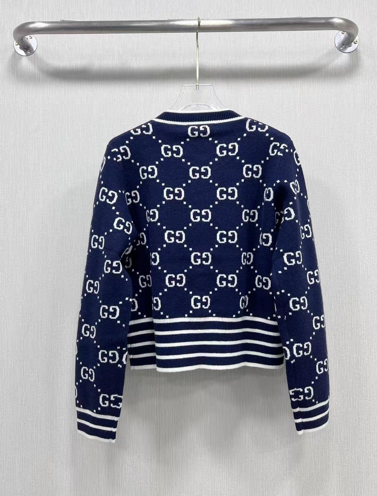 Contrast color long-sleeved cardigan