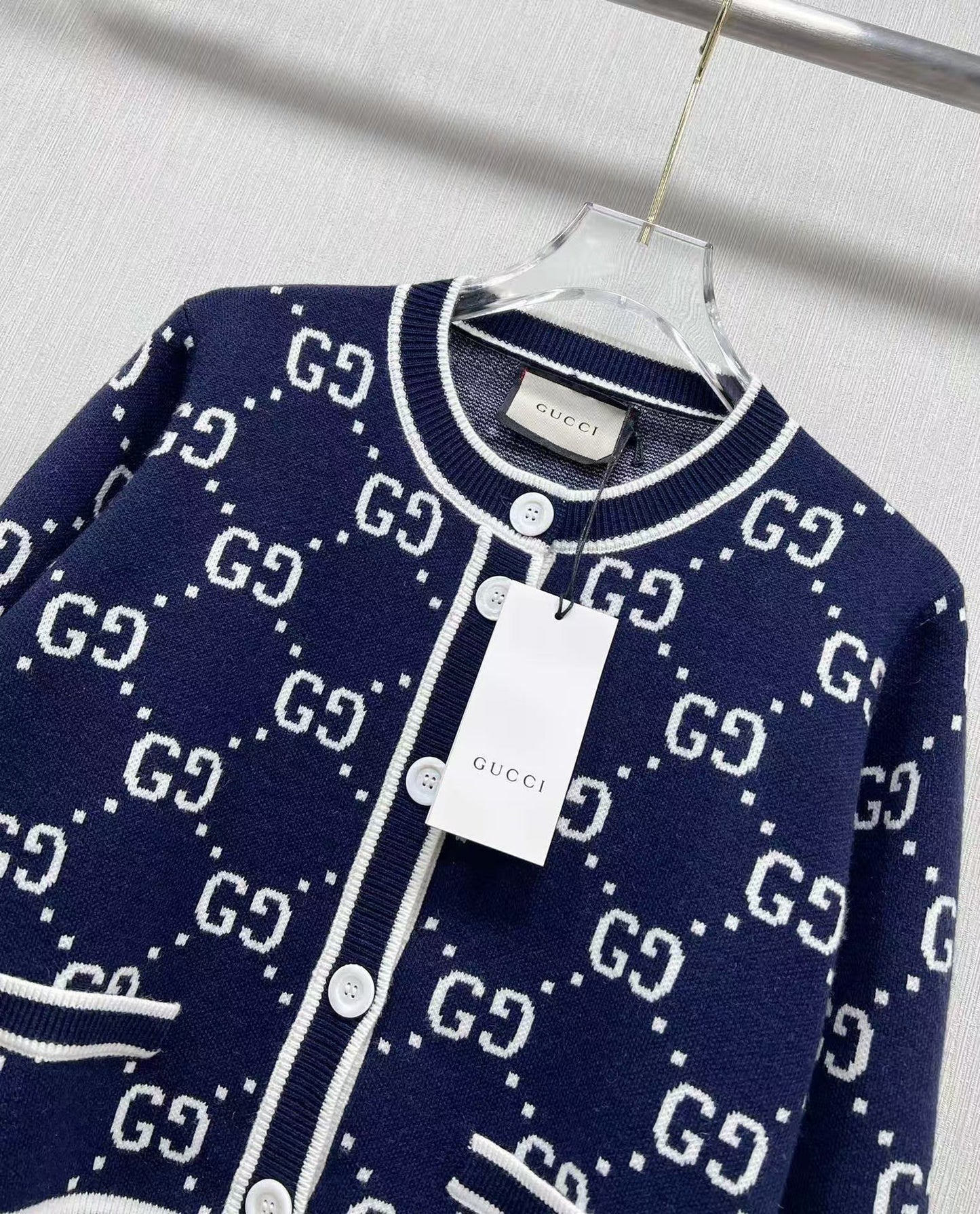 Contrast color long-sleeved cardigan