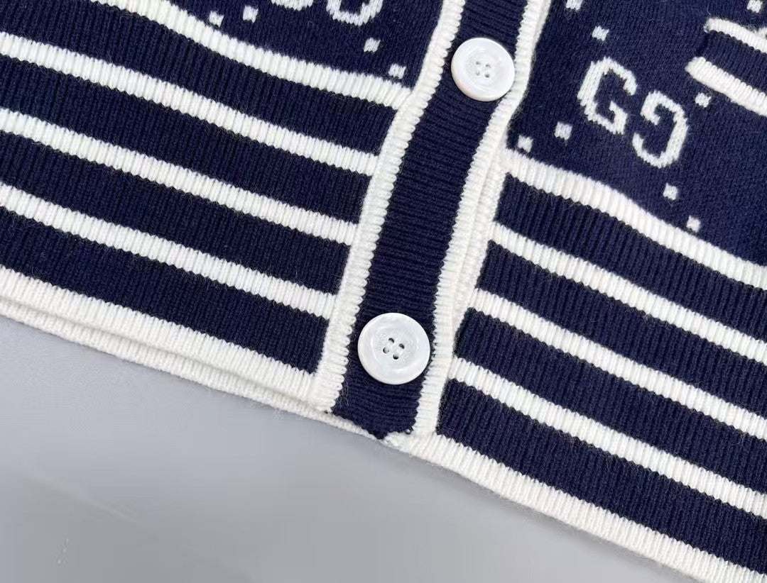 Contrast color long-sleeved cardigan