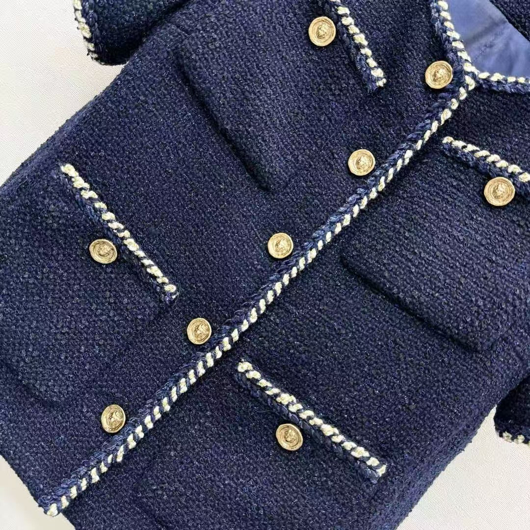 Braided dress with short sleeves and tied hem