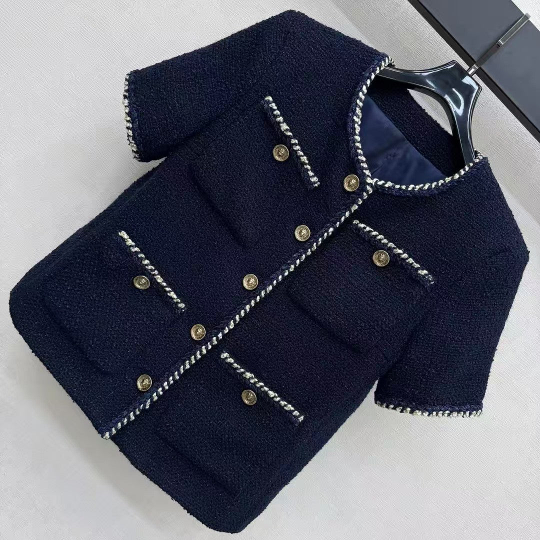 Braided dress with short sleeves and tied hem