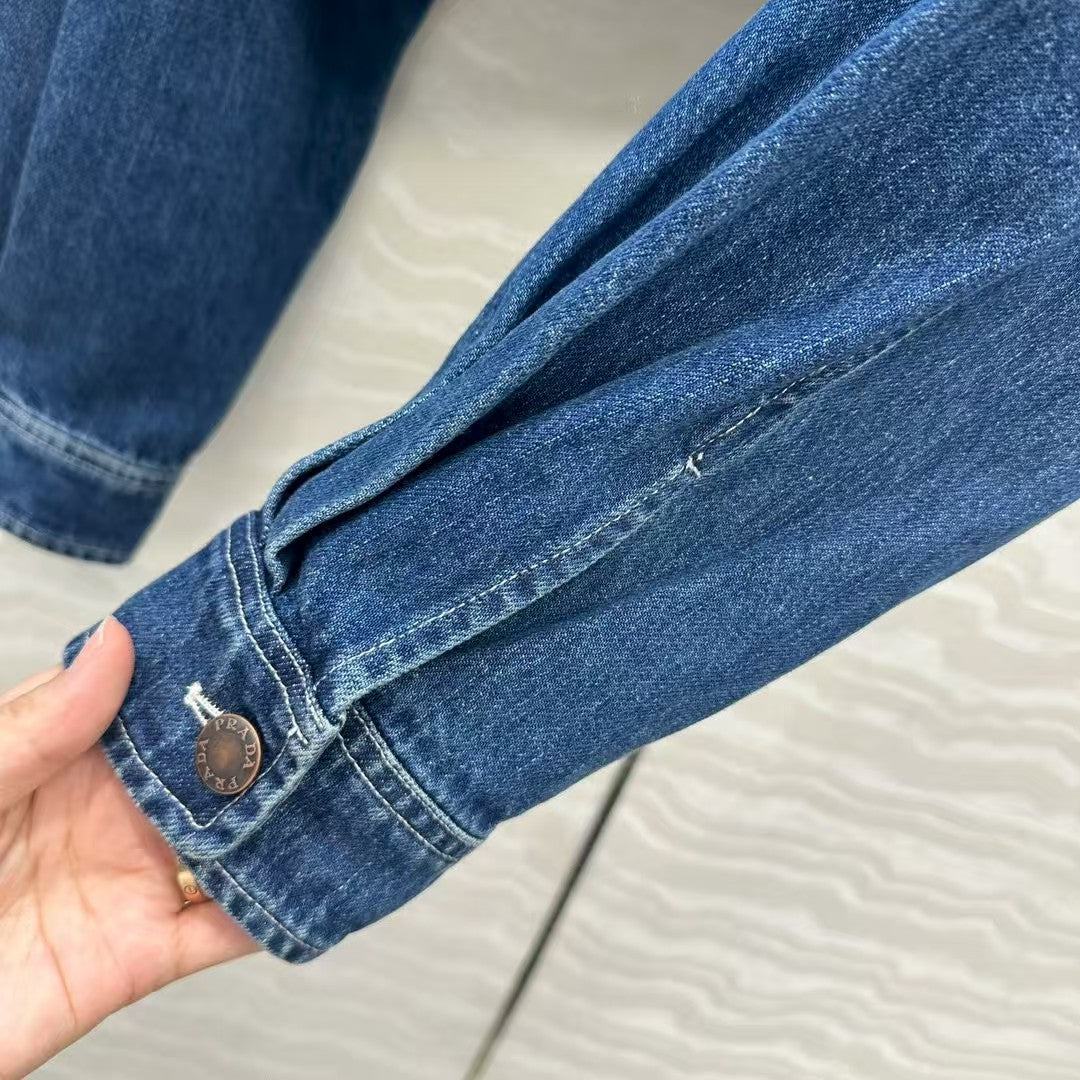 Enzyme-washed nostalgic denim jacket