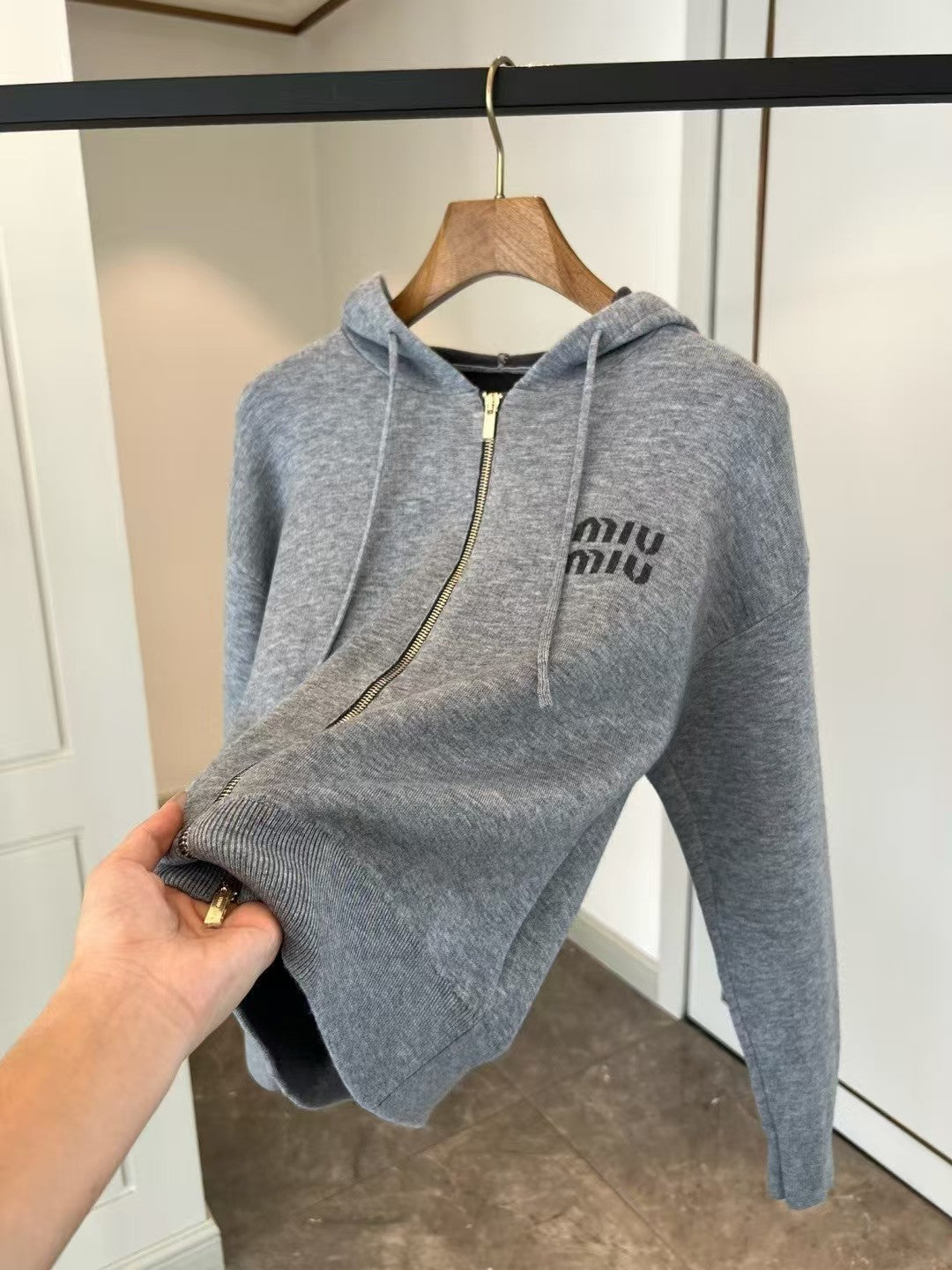 Hooded zip-up cardigan