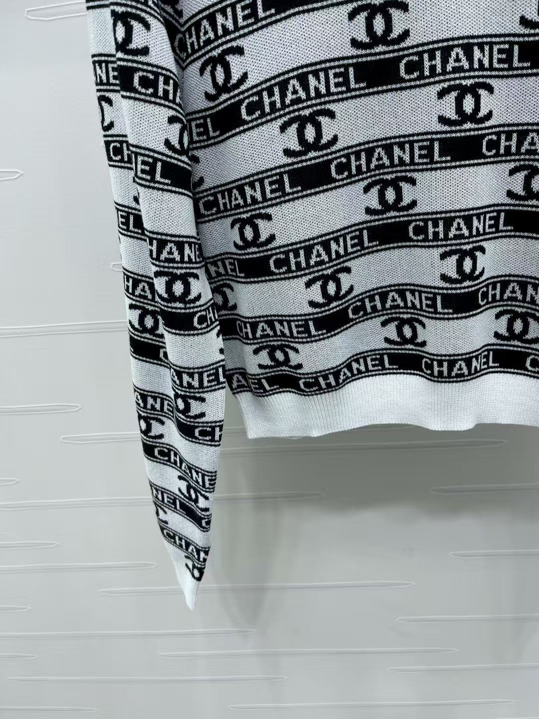 Crew neck striped knitted long sleeves