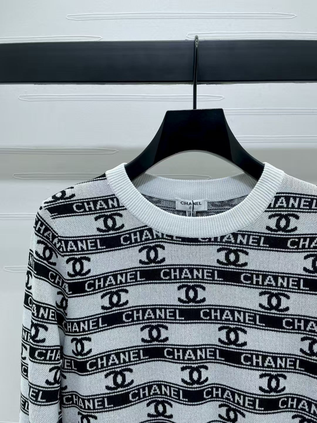 Crew neck striped knitted long sleeves