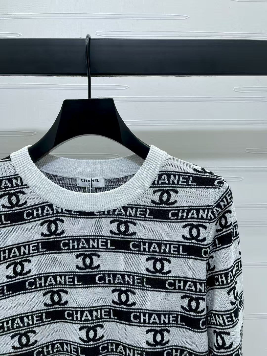 Crew neck striped knitted long sleeves