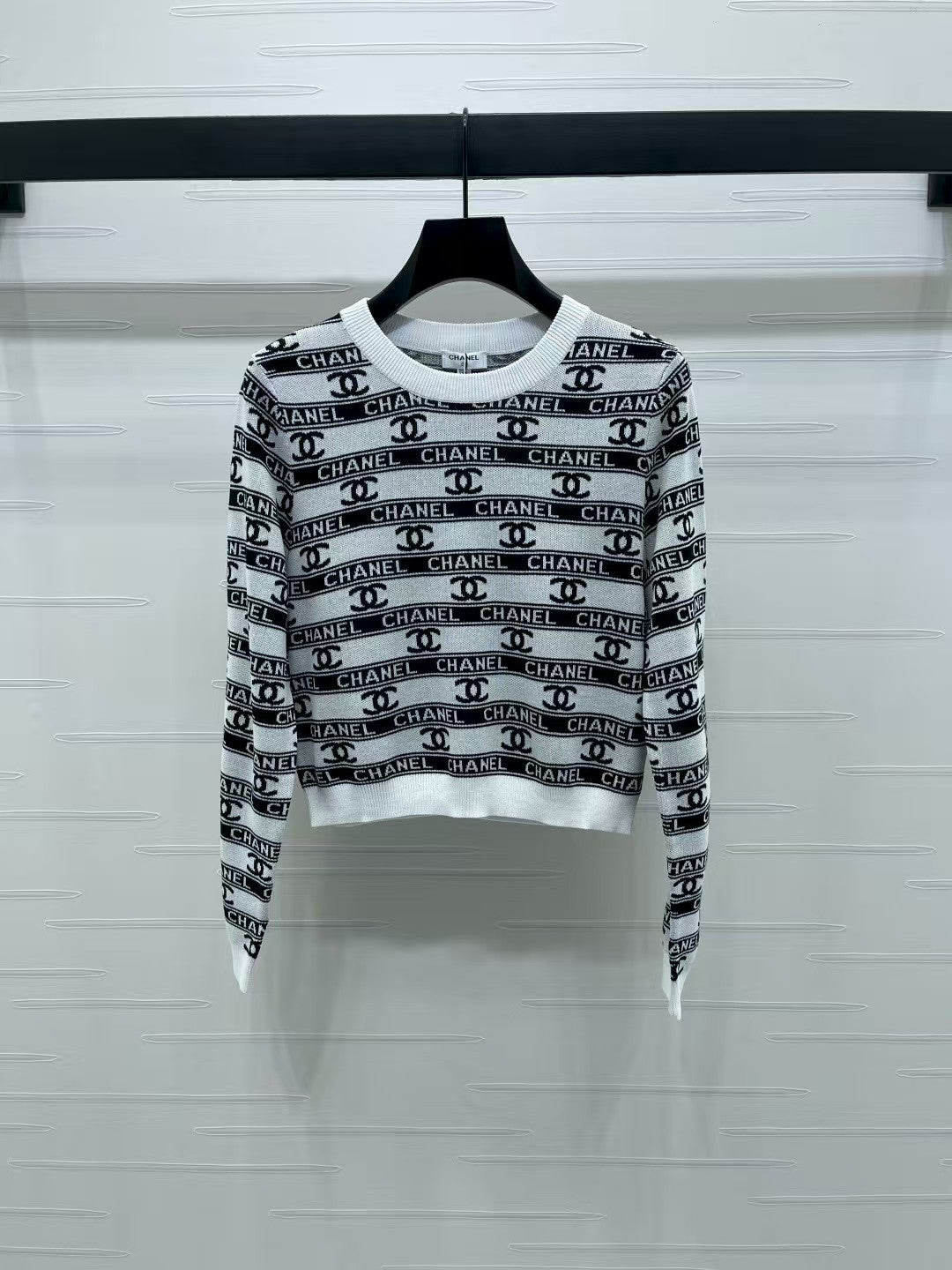 Crew neck striped knitted long sleeves