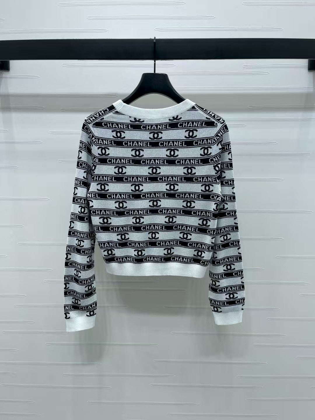 Crew neck striped knitted long sleeves