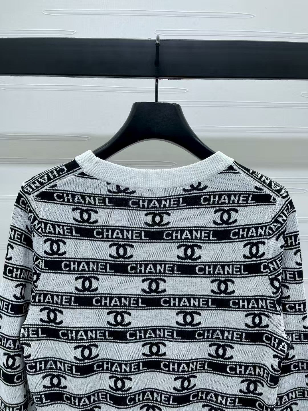 Crew neck striped knitted long sleeves