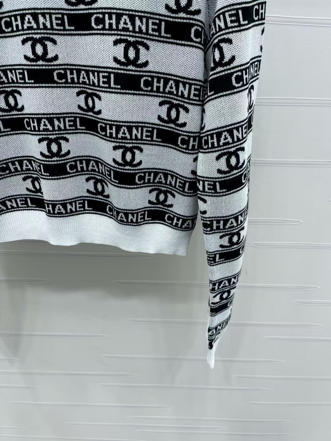 Crew neck striped knitted long sleeves