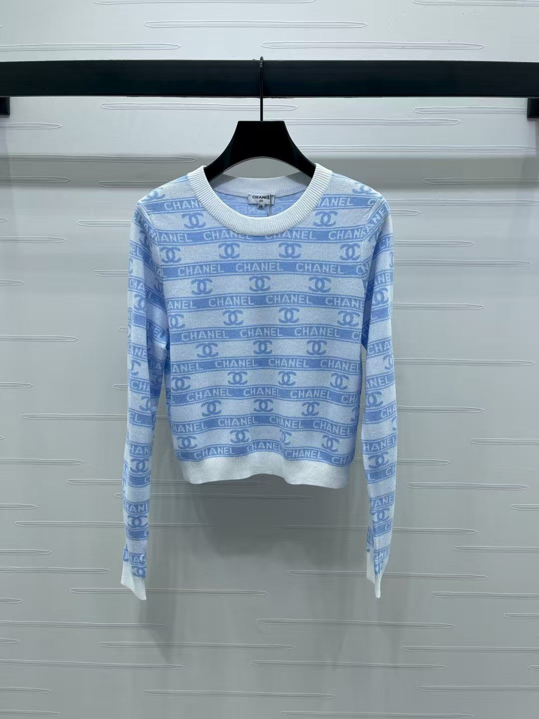 Crew neck striped knitted long sleeves