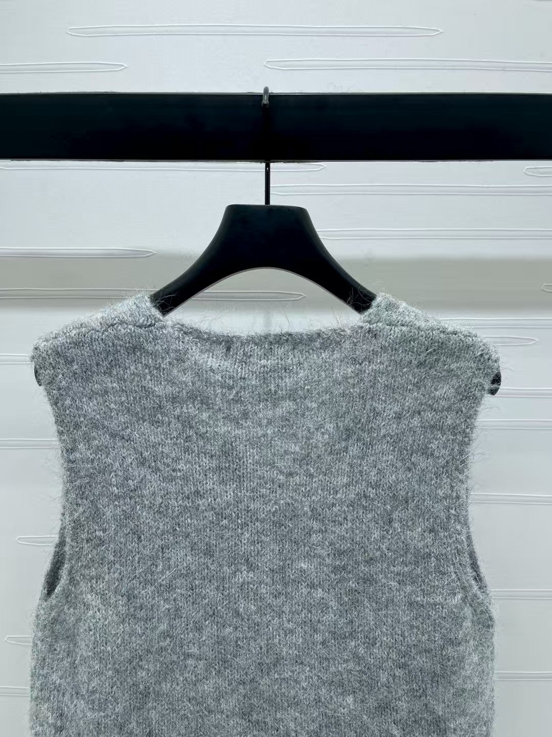 V-neck knitted vest