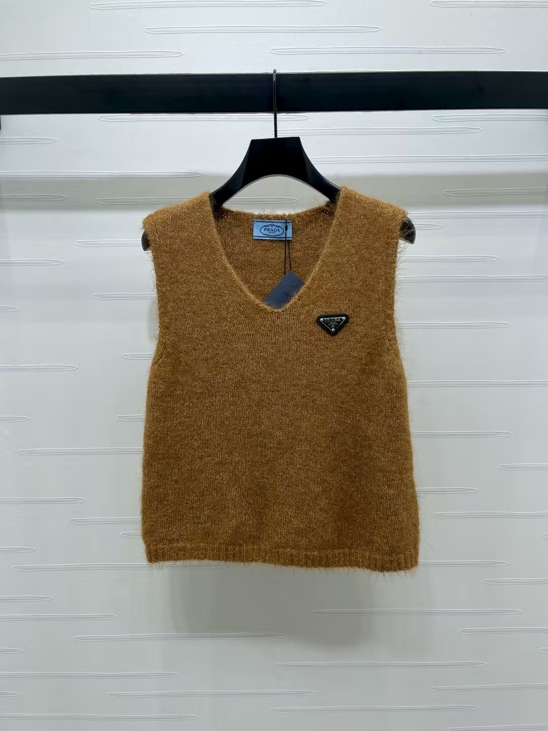 V-neck knitted vest